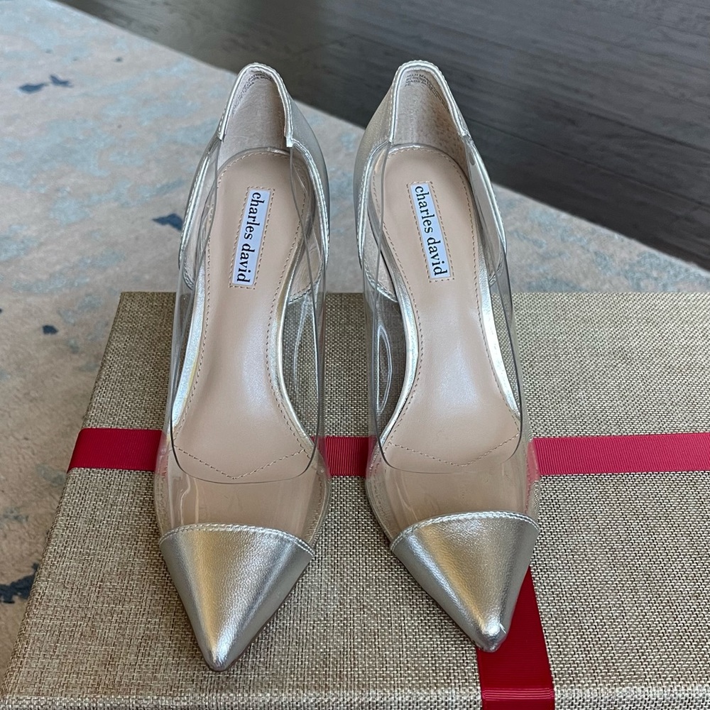Charles david Brand New Silver Metallic and Clear top Heels Size 7 1/2